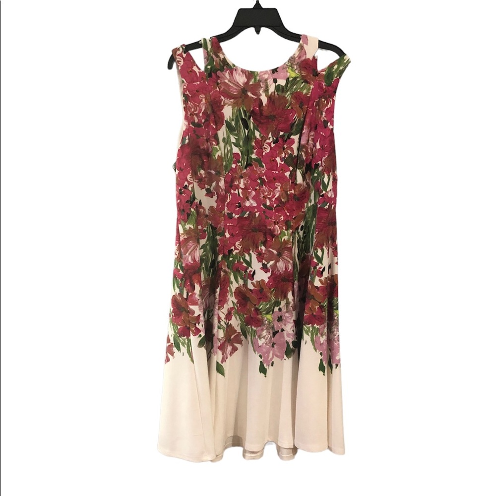 Woman's sleeveless dress